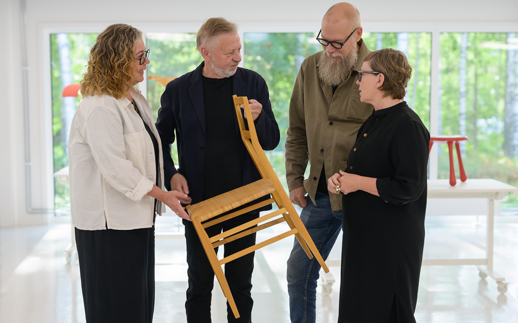 Tina Petersson Lind, vd för IKEA Älmhult AB och Lars Bülow, grundare av Möbeldesignmuseum samt Johan Ejdemo och Eva Lilja Löwenhielm, designchefer på IKEA.