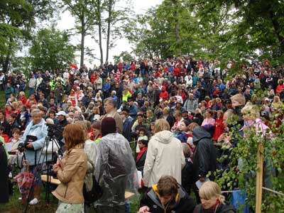 Publikhavet på invigningsdagen i Råshult