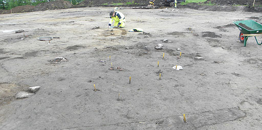 Spår av diken och golv. Foto: Kulturmiljövård Mälardalen