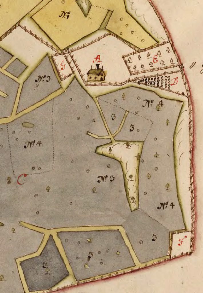 År 1692 hade gården Labbarn i Ängsö socken i Västmanland en humlegård (D), en trädgård (E), en kåltäppa (F) och en hamptäppa (G). LSA T10:8. Källa: Lantmäteriet.