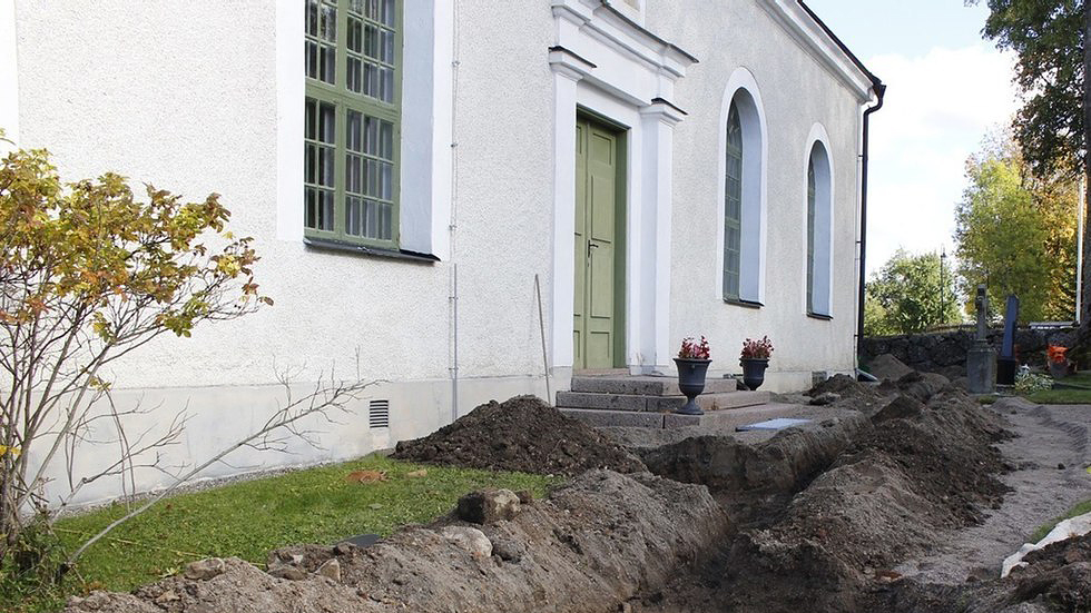 Den försvunna runstenen har hittats vid Hagby kyrka. Foto: Emelie Sunding/Upplandsmuseet
