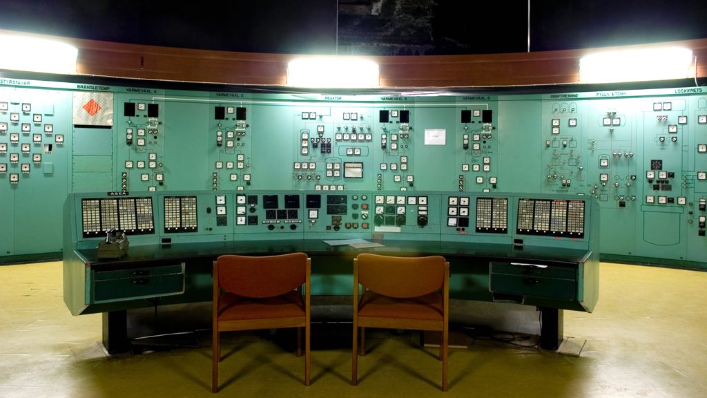 Kontrollbord och reaktorpanelen i Ågestad. Foto: Nisse Cronestrand (CC BY 4.0)
