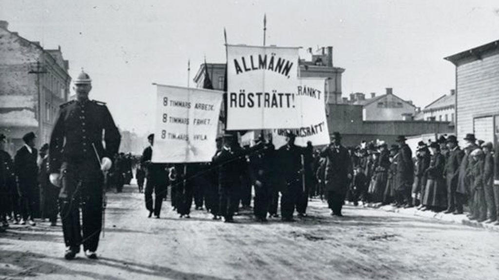 Demonstrationståg i Sundsvall 1899. Foto ur Sundsvalls museums samlingar.