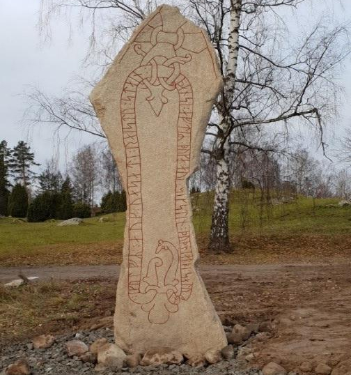 Runstenen vid Stora Tidö. Foto: Länsstyrelsen i Södermanlands län