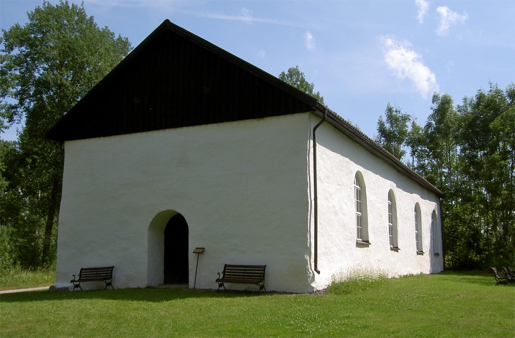 Tösse gamla kyrka. Foto: Ulf Klingström (Wikimedia Commons public domain)