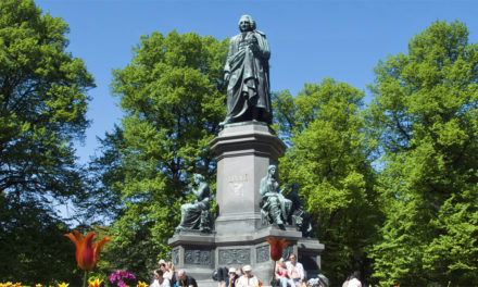 Statyprotesterna når Sverige: namnlista mot Linné
