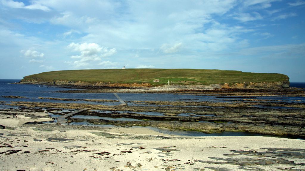 Ön Brough of Birsay, Orkneyörna, Skottland. Foto: Chmee2 (Wikimedia Commons CC BY-SA 3.0)