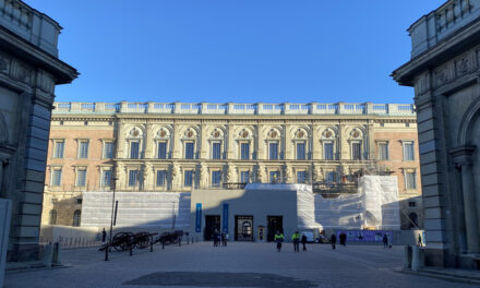 Västra fasaden på Stockholms slott har återfått sin forna glans