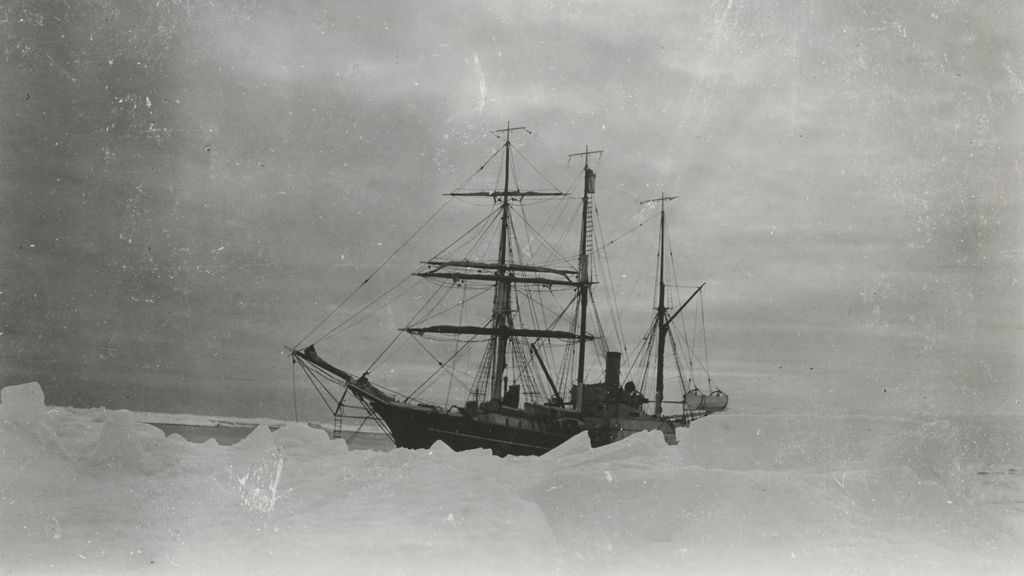 Troligen Otto Nordenskjölds fartyget Antarctic. Ur Fred Goldbergs polarsamling