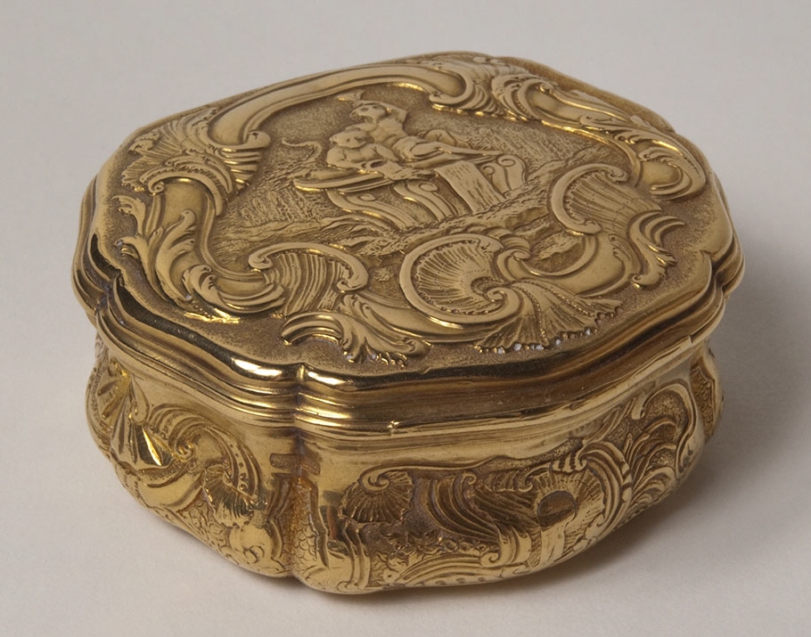 Snusdosa i guld, tillverkad av Frantz Bergs (1697-1787). Foto: Greta Lindström/Nationalmuseum (CC-BY-SA-4.0)