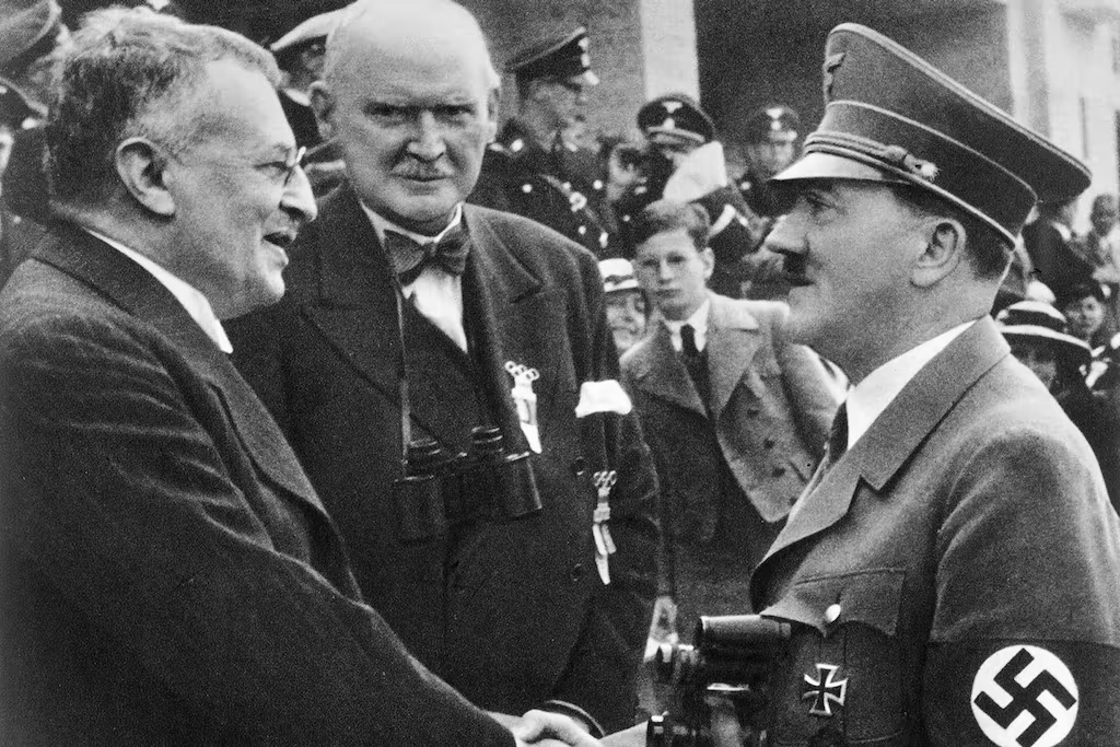 Sven Hedin och Adolf Hitler vid OS i Berlin 1936.