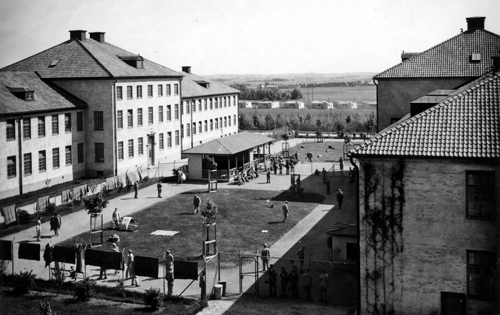 Rastgård till paviljong A omkring 1950. Foto från Region Skånes medicinhistoriska samling 